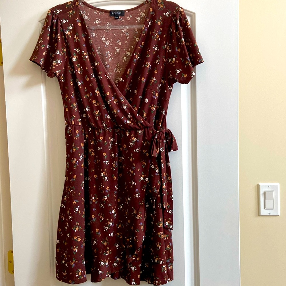 Eclipse floral wrap front dress in size M